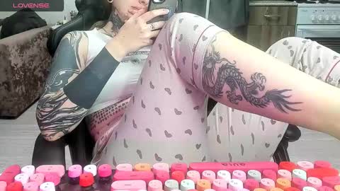 Snapshot of _feralberry__ chatting on February 2026 07:28:02 PM Alis online show from February 2026 07:28:02 PM