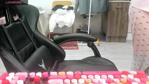 Snapshot of _feralberry__ chatting on February 2026 08:31:01 AM Alis online show from February 2026 08:31:01 AM