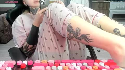 Snapshot of _feralberry__ chatting on February 2026 07:16:02 AM Alis online show from February 2026 07:16:02 AM