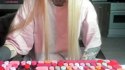 Snapshot of _feralberry__ chatting on February 2026 02:56:01 AM Alis online show from February 2026 02:56:01 AM