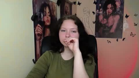 Snapshot of _foxy_lady chatting on April 2026 06:39:01 AM Alice online show from April 2026 06:39:01 AM