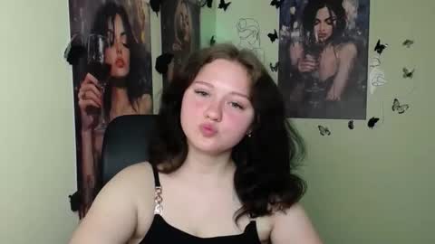 Snapshot of _foxy_lady chatting on May 2026 06:09:02 AM Alice online show from May 2026 06:09:02 AM