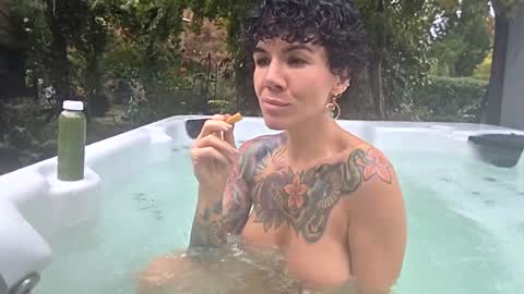 Frankie Rivers allmylinks  online show from October 2025 06:25:02 PM