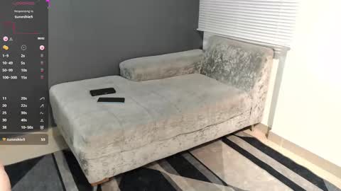 Laura  Juan online show from February 2025 06:20:01 PM