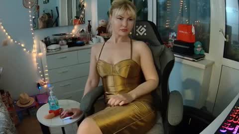 _glamorous_ online show from November 2025 05:56:01 PM