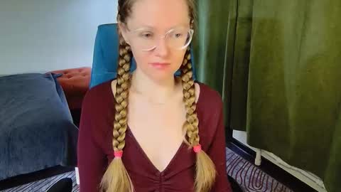 _goldilocks__ online show from November 2025 03:45:01 PM