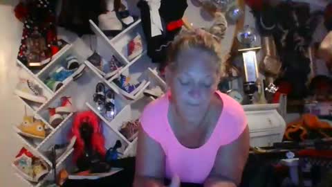 _hitgirly_ online show from May 2026 04:18:02 AM