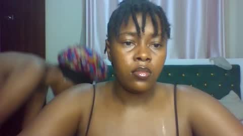 Snapshot of _honey_bloom chatting on February 2026 08:02:01 AM _honey_bloom online show from February 2026 08:02:01 AM