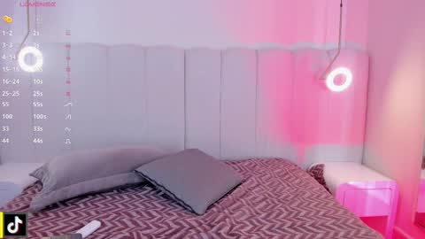 Darlis  online show from September 2025 07:38:01 PM