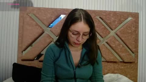 Snapshot of _isaabellaa chatting on June 2026 12:41:02 PM Isa online show from June 2026 12:41:02 PM