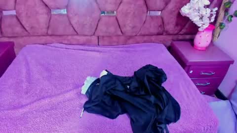  Ivy Luna online show from July 2026 07:05:01 PM