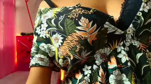 Snapshot of _jessi69_ chatting on December 2024 08:43:01 PM Jesica online show from December 2024 08:43:01 PM