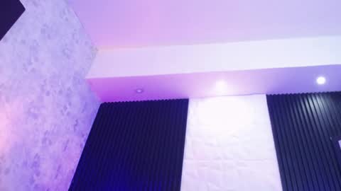 Mia online show from December 2024 05:14:02 PM