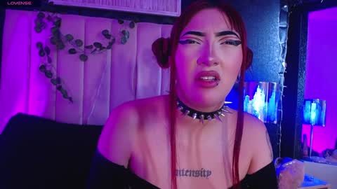 Mia online show from December 2024 04:46:02 PM