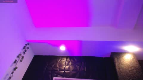 Mia online show from December 2024 04:51:02 PM