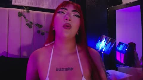 Mia online show from December 2024 01:50:02 PM