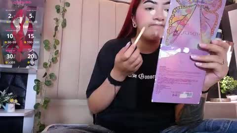 Mia online show from February 2025 01:21:01 PM