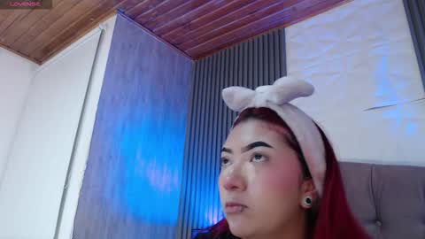 Mia online show from December 2025 12:34:02 PM