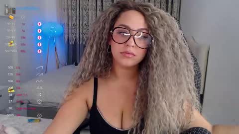 _just_a_queen_3 online show from November 2025 05:04:01 PM