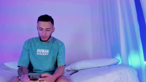 Snapshot of _kevin_xxx chatting on September 2025 04:35:02 AM online show from September 2025 04:35:02 AM