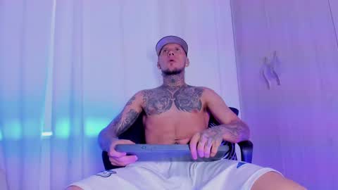 Snapshot of _kevin_xxx chatting on October 2025 03:42:01 PM online show from October 2025 03:42:01 PM