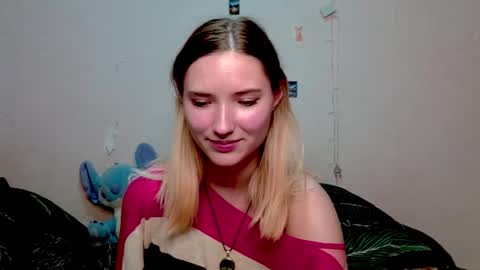 _kikiclark_ online show from October 2025 07:56:01 PM