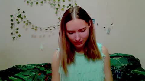 _kikiclark_ online show from November 2025 10:14:01 AM