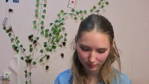 _kikiclark_ online show from March 2026 09:00:01 PM