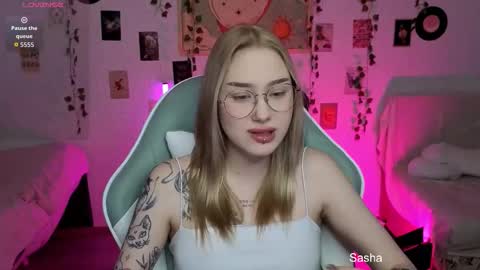 _kitekat_ online show from November 2025 07:53:01 AM