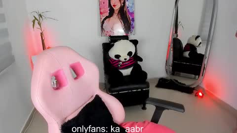 Kylie online show from February 2025 02:06:01 AM