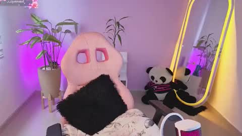 Kylie online show from October 2025 08:42:01 PM