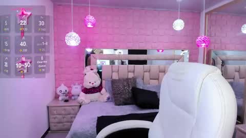 Snapshot of _laaura_ chatting on May 2026 01:17:02 PM Laura online show from May 2026 01:17:02 PM
