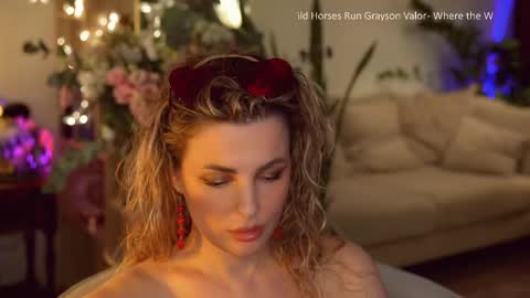 _lady__m_ online show from April 2026 07:53:02 PM