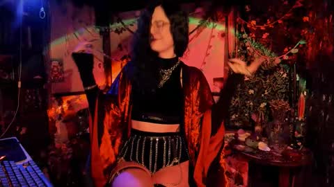 Lady Luna online show from October 2025 11:49:02 PM