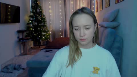 _lalune_ online show from December 2024 05:56:02 AM