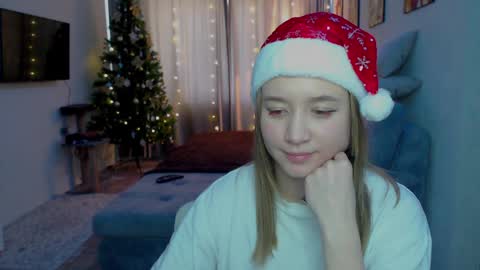 _lalune_ online show from December 2024 09:03:01 AM