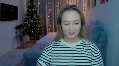 _lalune_ online show from December 2024 11:12:01 AM