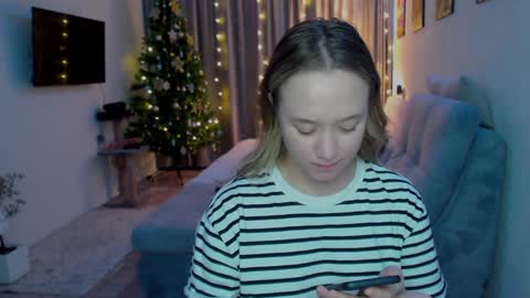 _lalune_ online show from December 2024 09:52:02 PM