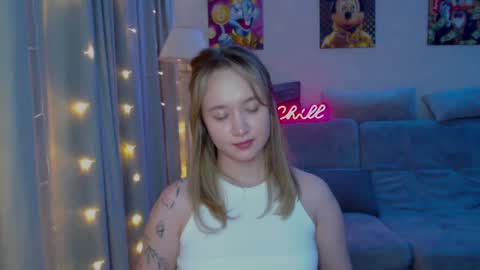 _lalune_ online show from December 2024 10:21:02 PM