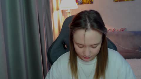 _lalune_ online show from February 2025 07:54:01 PM