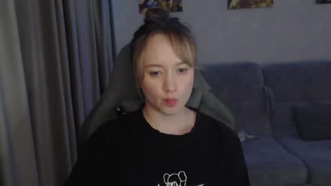 _lalune_ online show from March 2025 07:07:02 PM