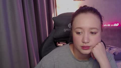 _lalune_ online show from September 2025 05:07:02 PM