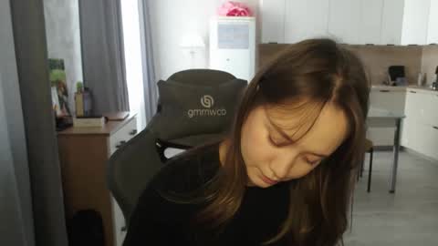 _lalune_ online show from March 2026 12:02:02 PM