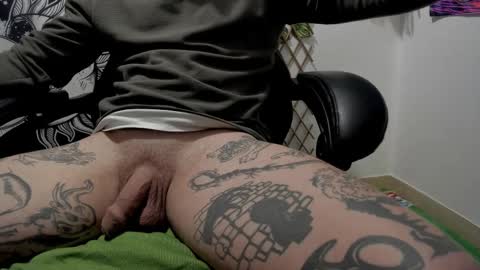 Layne online show from February 2025 11:01:02 AM