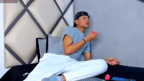 _leohot_ online show from October 2025 03:38:01 AM