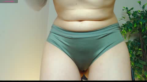 Snapshot of _little_misss chatting on December 2024 01:44:01 PM Mila online show from December 2024 01:44:01 PM