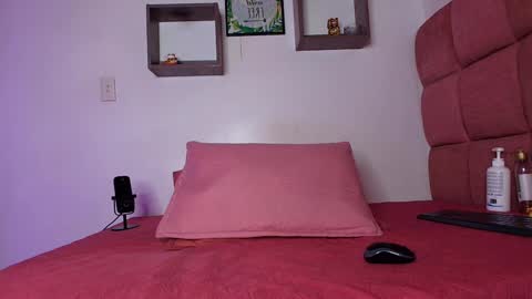 Lorrayne online show from February 2025 12:39:01 PM