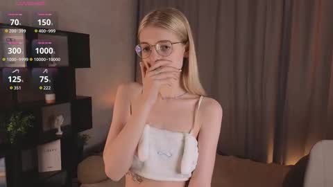 Monica online show from October 2025 05:43:01 PM