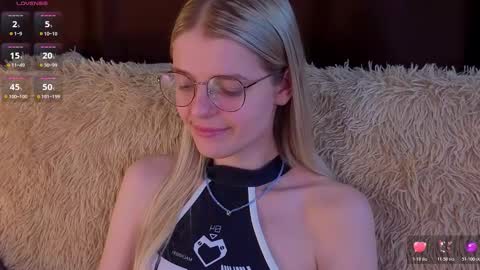 Monica online show from November 2025 07:30:01 PM