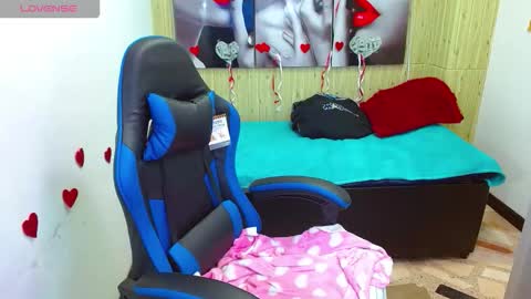 luna torres online show from February 2026 05:03:02 AM